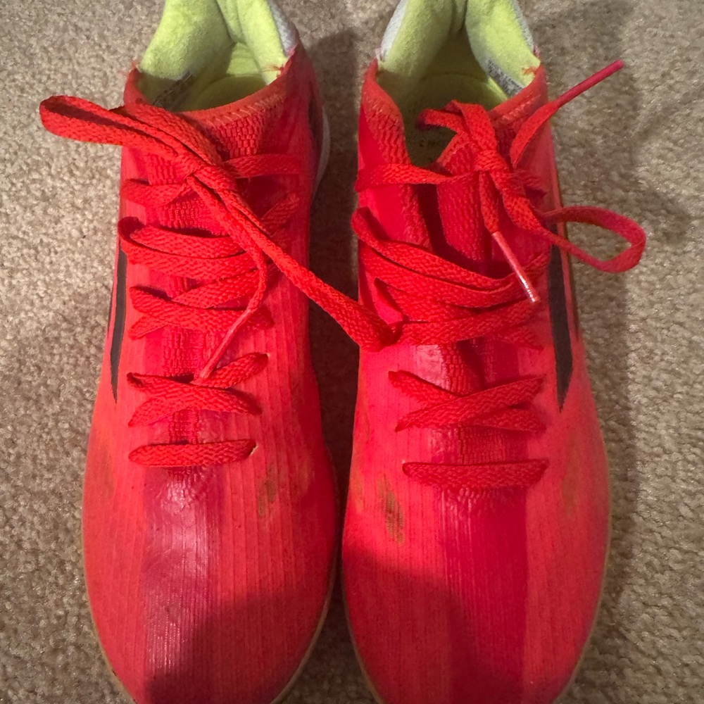 Adidas turf cleats Mens size 7, great shape